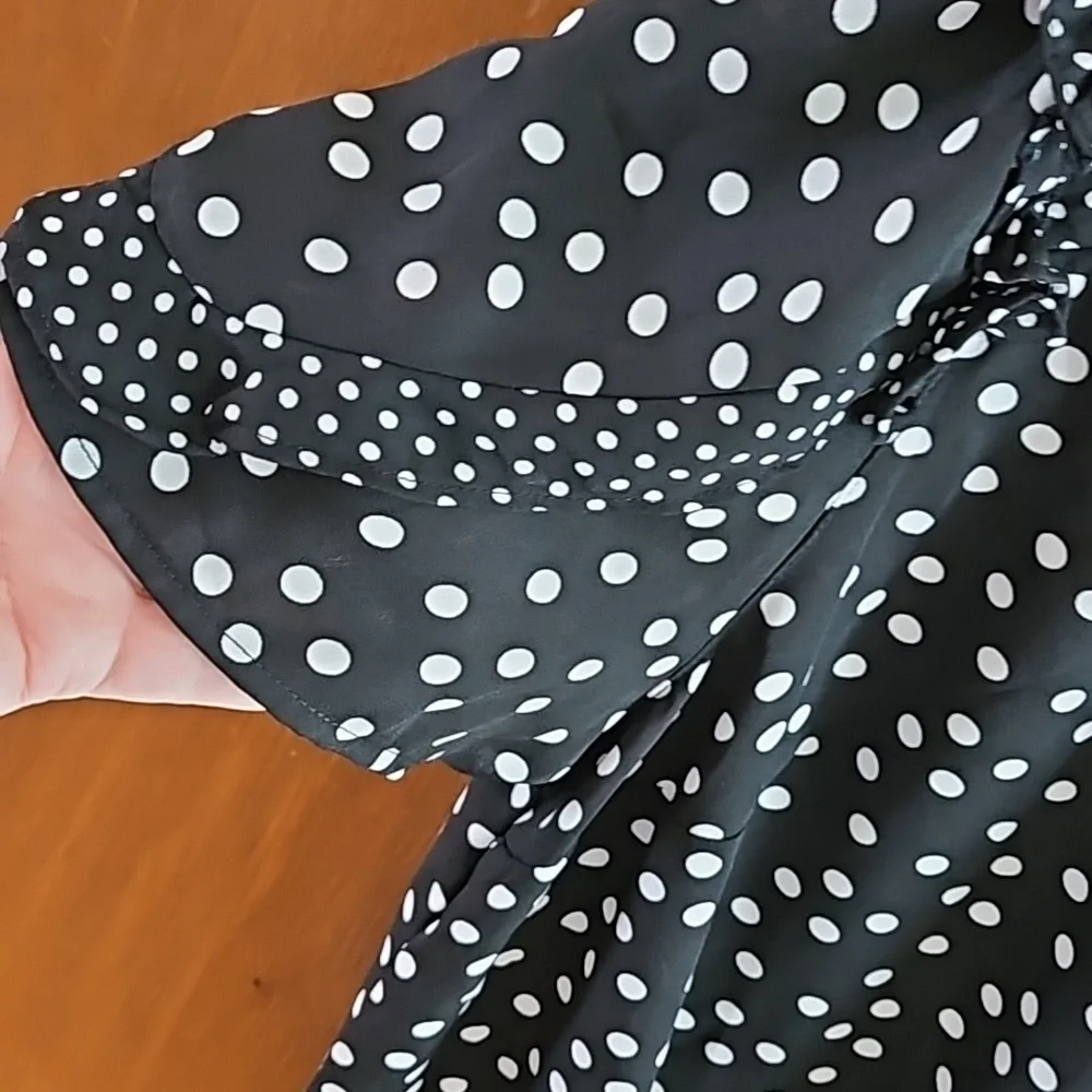 Black Polka Dot ruffle blouse with elastic band waist - Picture 4 of 9